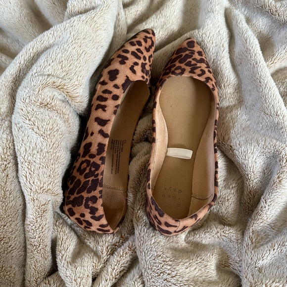 Animal print flats broken in 🥿👡🤩 - Picture 2 of 4